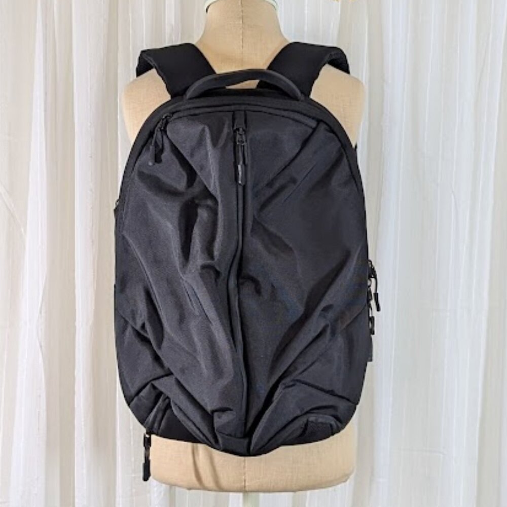 Black Travel/Commuter Backpack - Gem